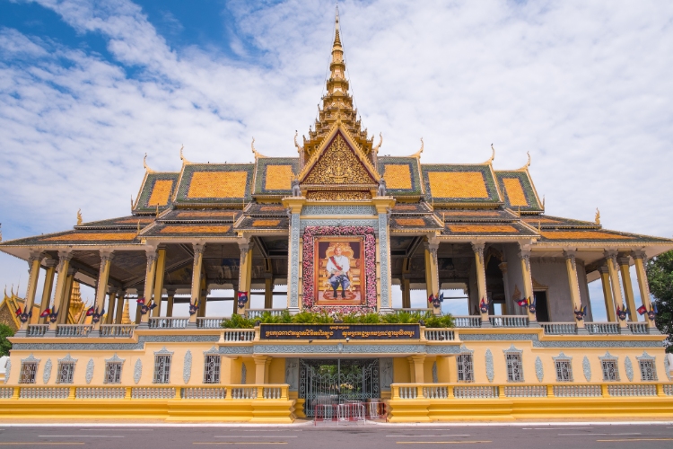 A Guide To Phnom Penh's Royal Palace, Cambodia | Vietnam Elite Tours